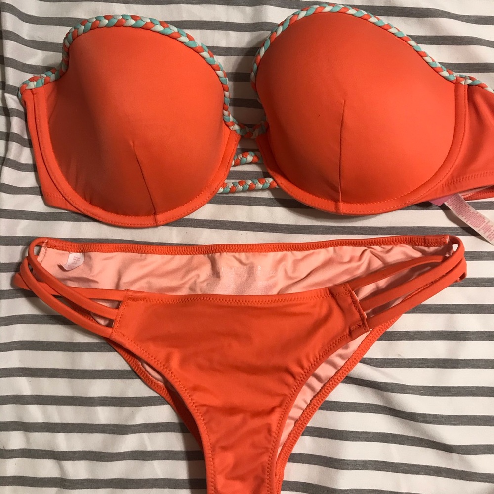 Victoria’s Secret bikini